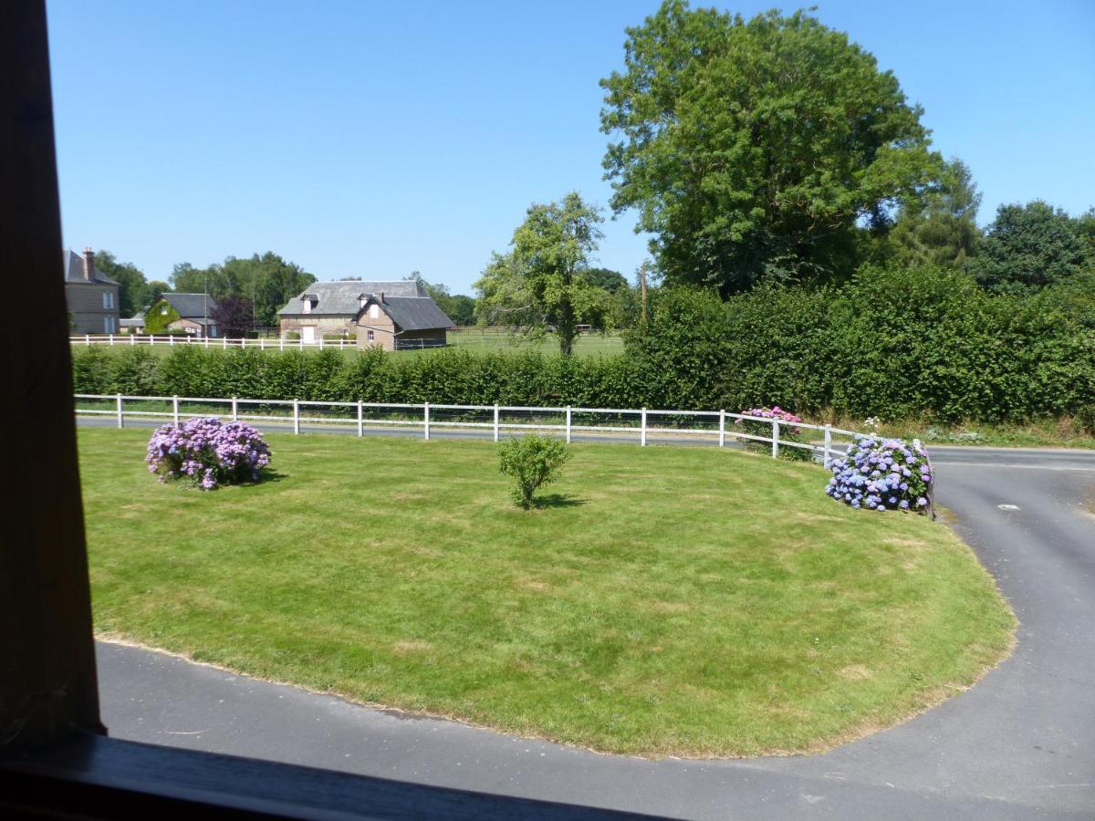 Gite Les Vignettes Bourgeauville Exteriör bild